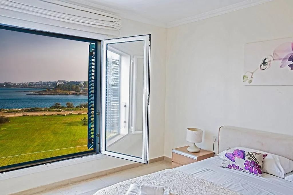 Villa Fig Tree Bay Frontline,Luxury 4Bdr Sea-Front Protaras Villa With Pool And Amazing Views Zypern