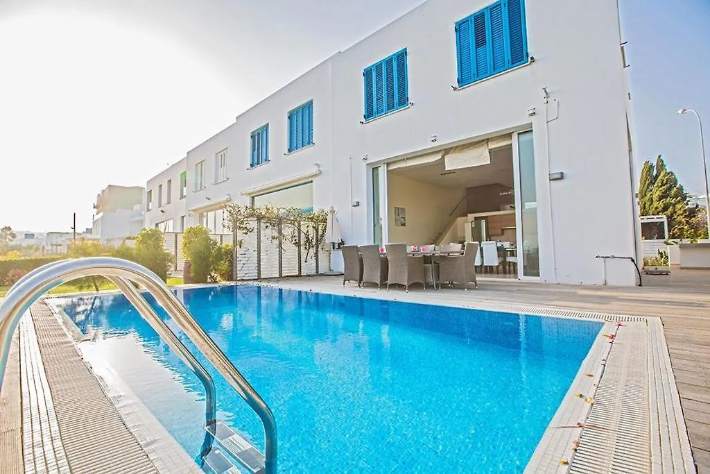 Villa Fig Tree Bay Frontline,Luxury 4Bdr Sea-Front Protaras Villa With Pool And Amazing Views