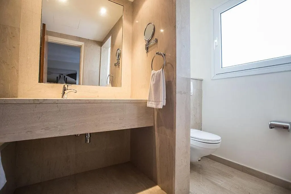 Villa Fig Tree Bay Frontline,Luxury 4Bdr Sea-Front Protaras Villa With Pool And Amazing Views