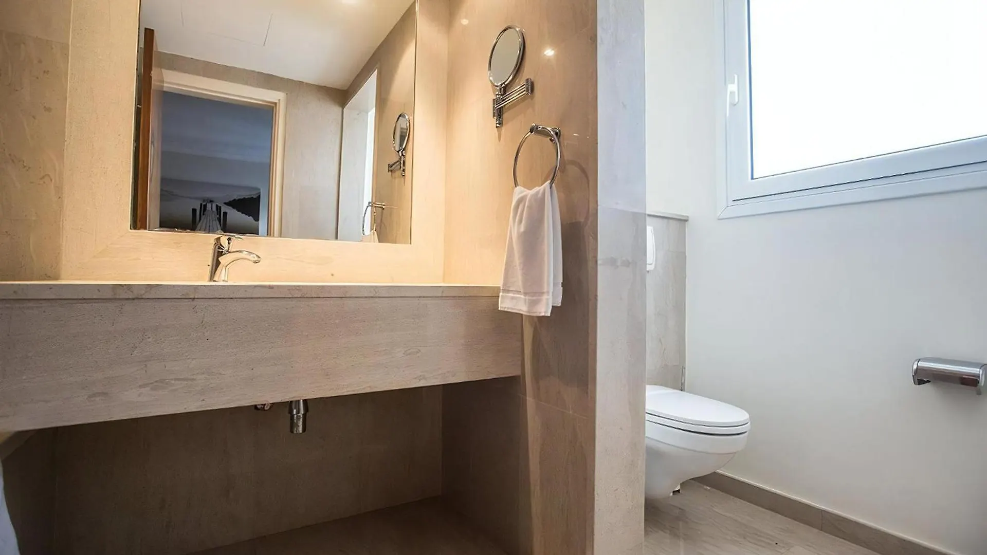 Villa Fig Tree Bay Frontline,Luxury 4Bdr Sea-Front Protaras Villa With Pool And Amazing Views