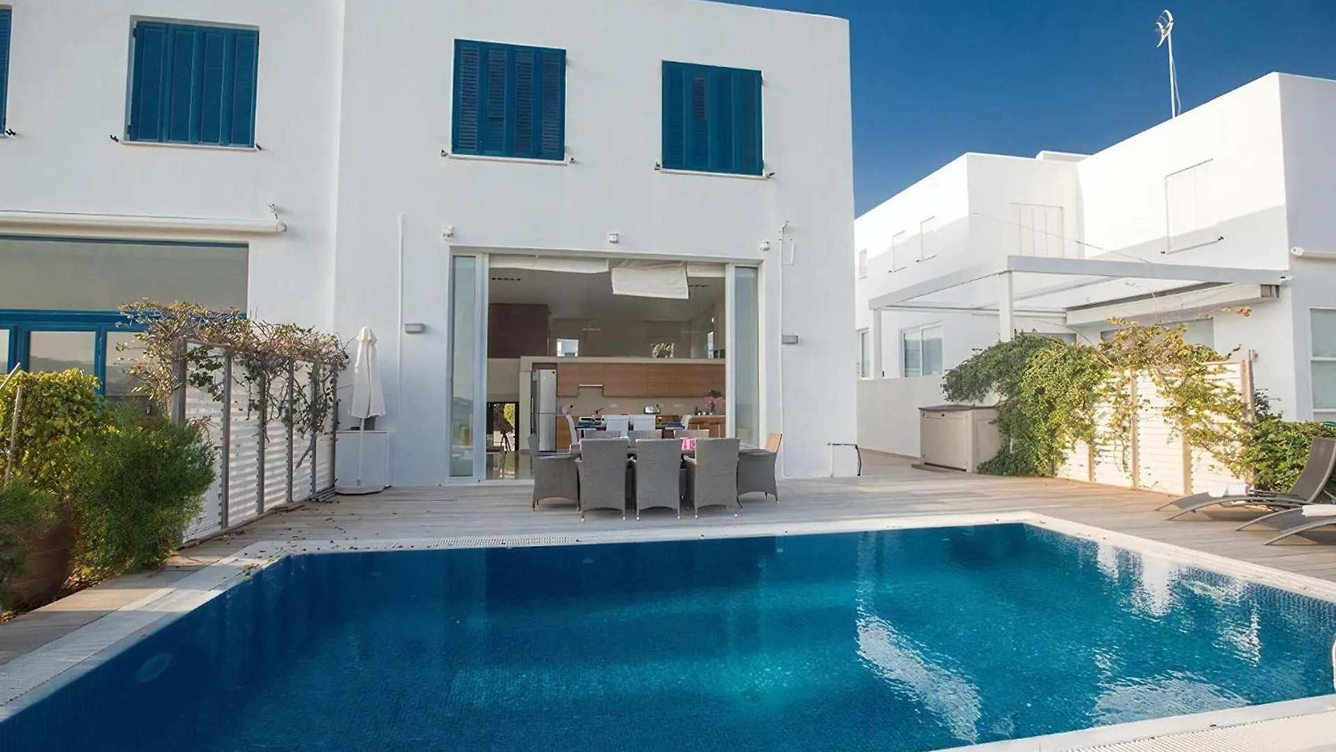 Villa Fig Tree Bay Frontline,Luxury 4Bdr Sea-Front Protaras Villa With Pool And Amazing Views